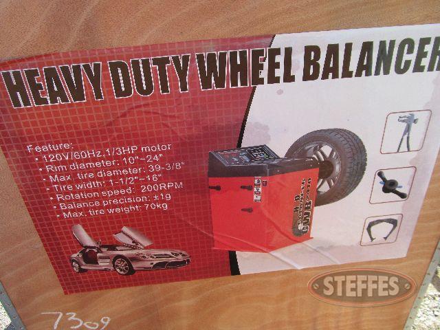Heavy duty wheel balancer